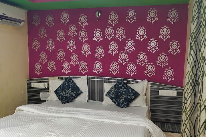 Room 4 of 12