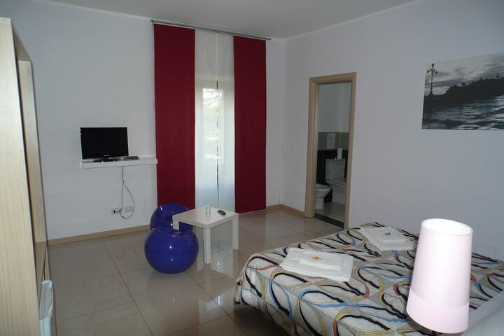 Room 8 of 34