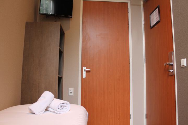Room 17 of 34