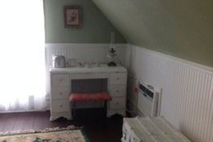Room 12 of 25