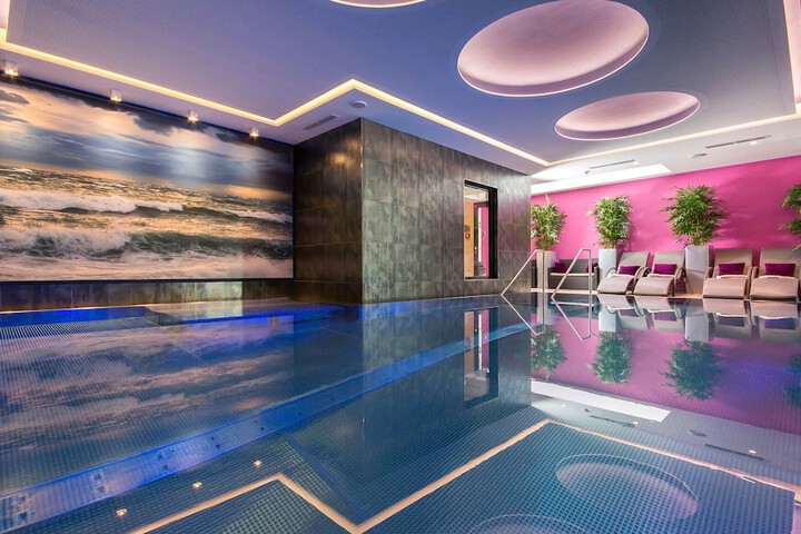 Pool 19 of 42