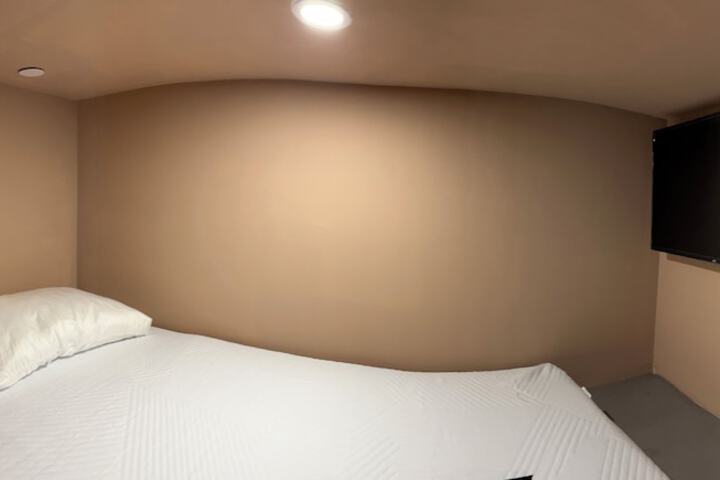 Room 4 of 43
