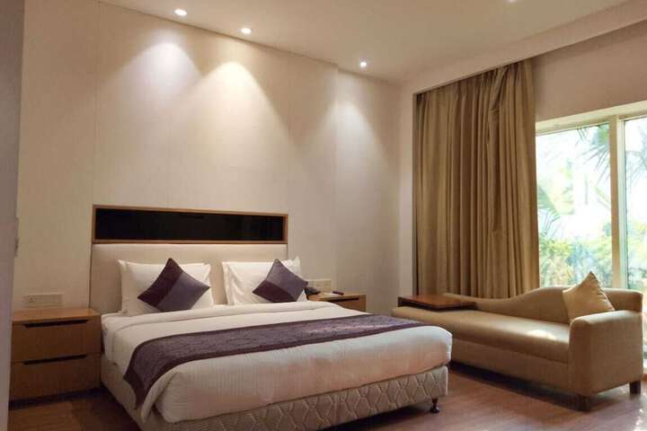 Room 12 of 19