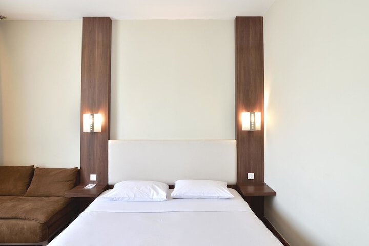 Room 15 of 38