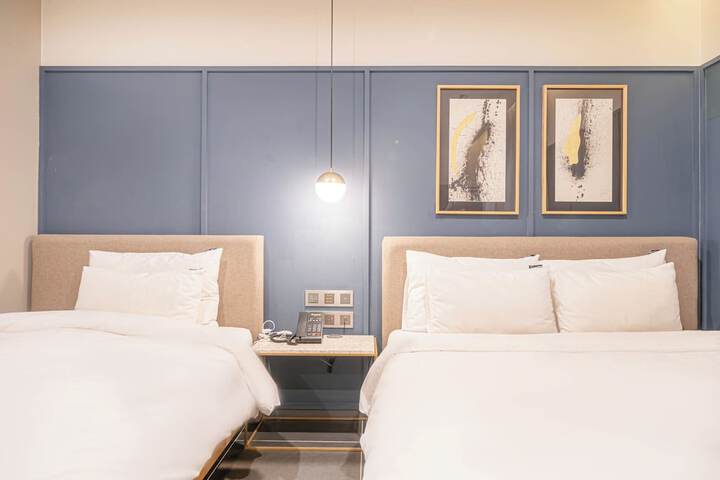 Room 6 of 28