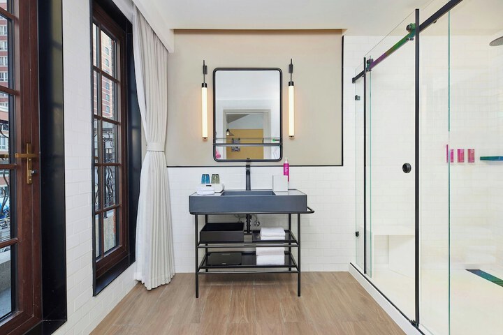 Room 20 of 35