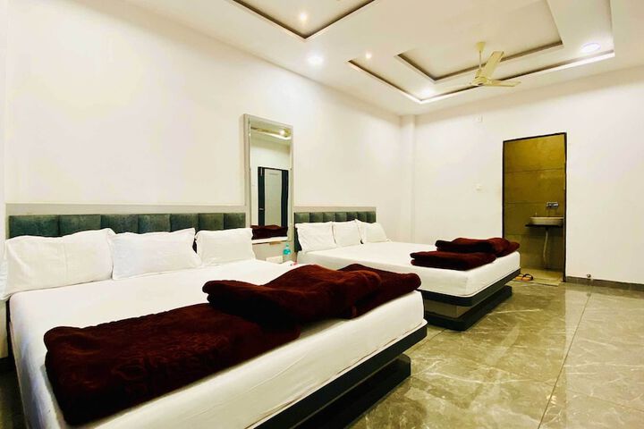 Room 9 of 50