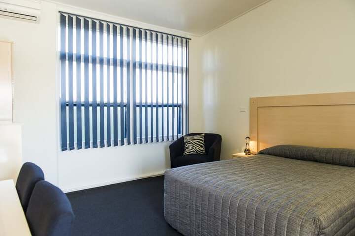 Room 13 of 37