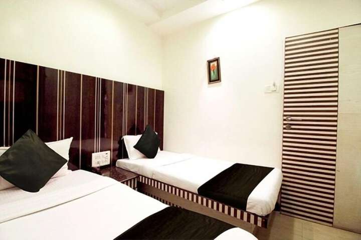 Room 6 of 18