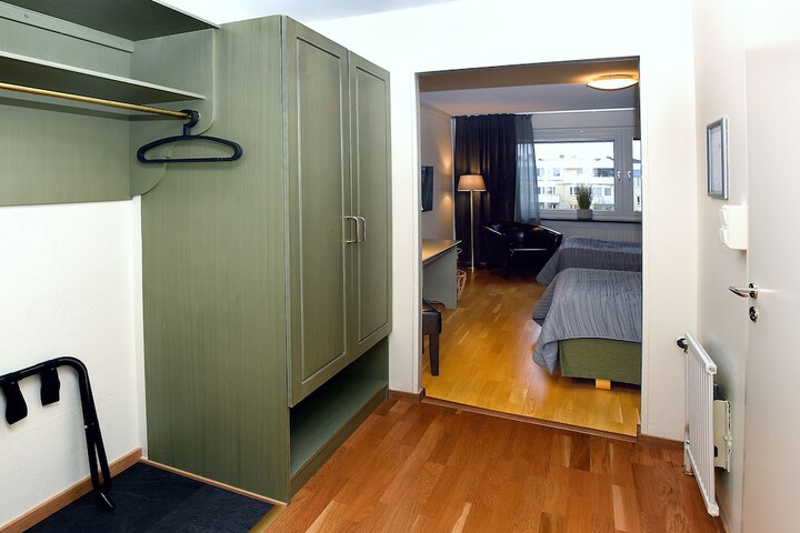 Room 3 of 25