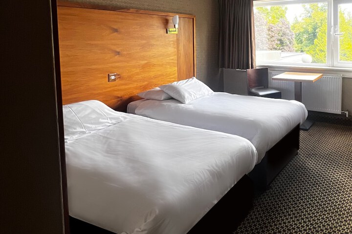 Room 10 of 22