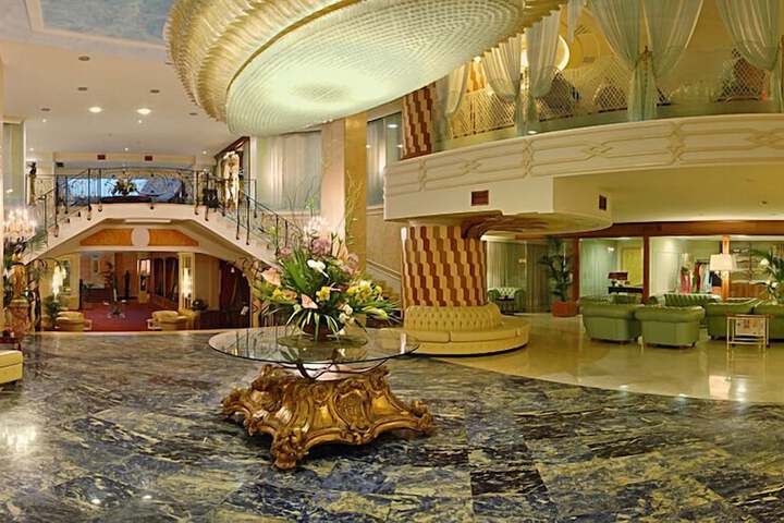 Entrance & Lobby