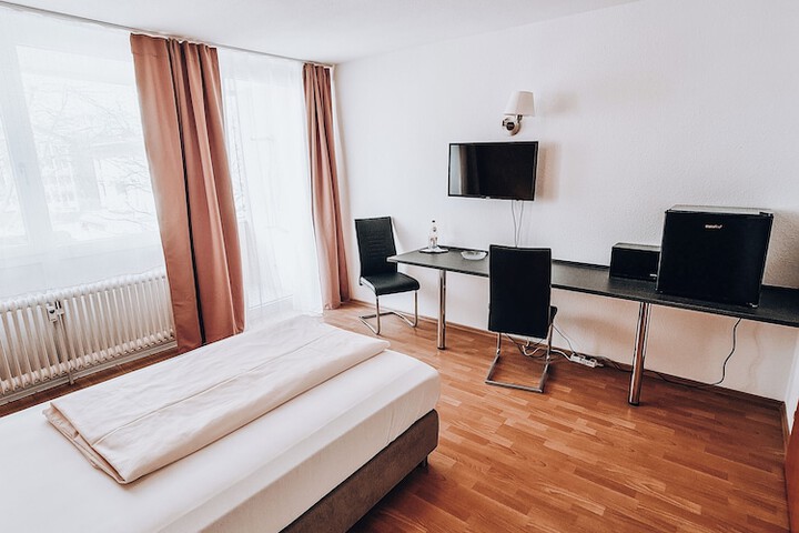Room 8 of 16
