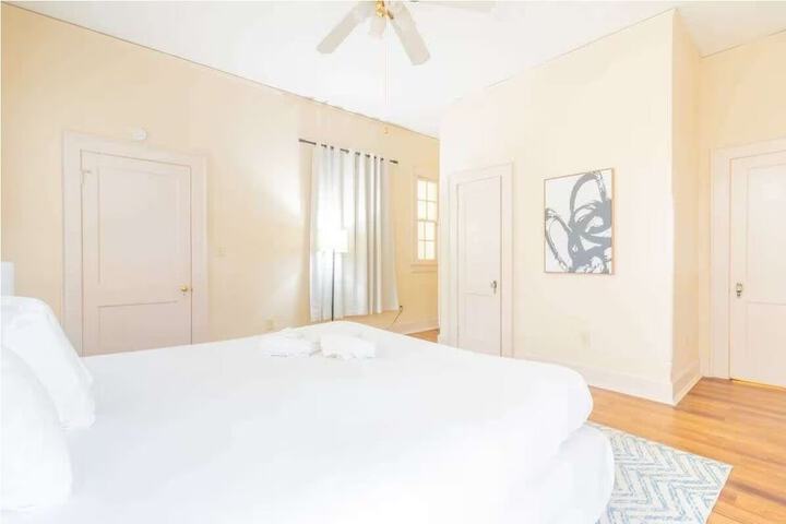 Room 4 of 30