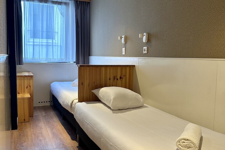 Room 42 of 125