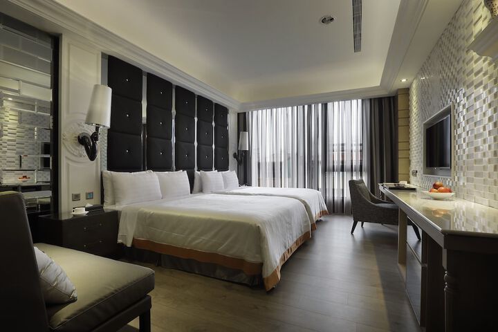 Room 5 of 38
