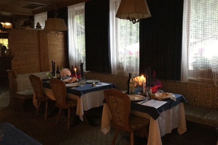 Dining 40 of 49