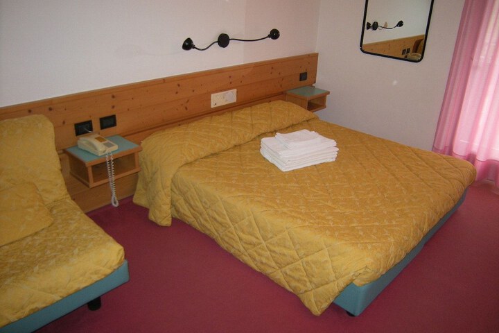 Room 3 of 15