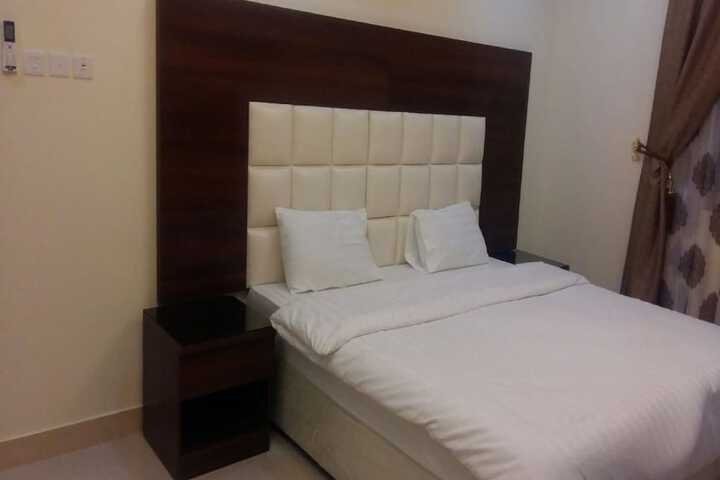 Room 10 of 18