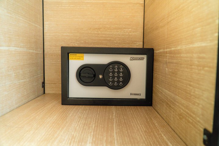 Room 65 of 152