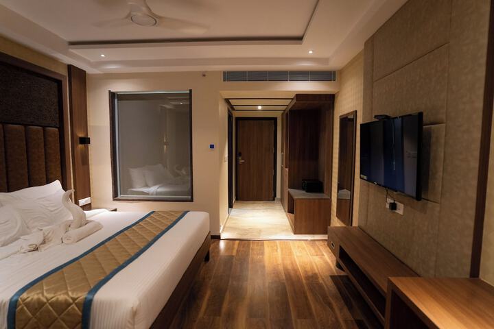 Room 9 of 34