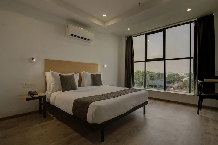 Room 4 of 16