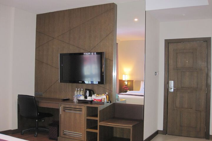 Room 8 of 25