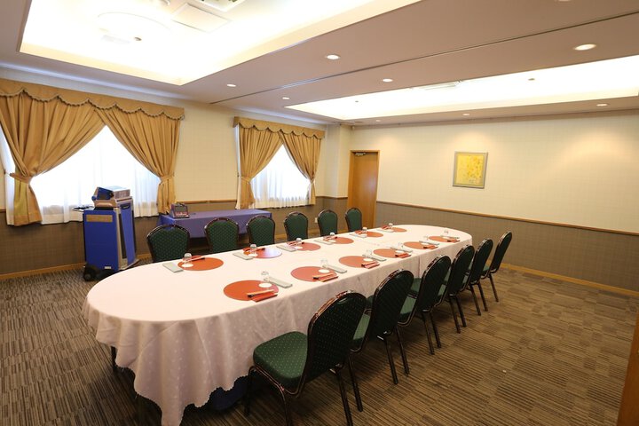 Ballroom/Hall 30 of 32