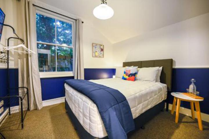 Room 5 of 6