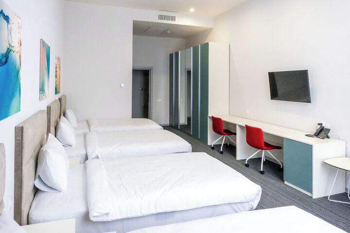 Room 4 of 19