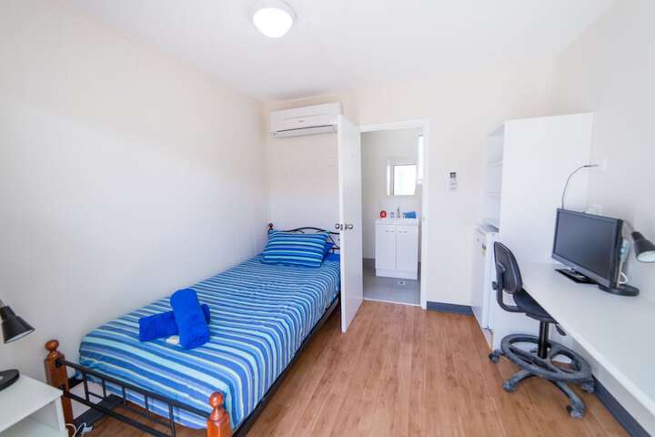 Room 3 of 75