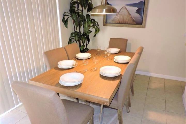 Dining 11 of 16