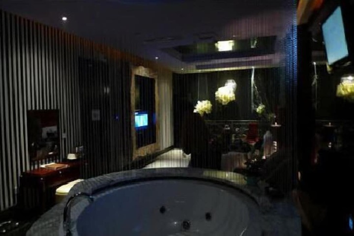 Hot Tub 9 of 12