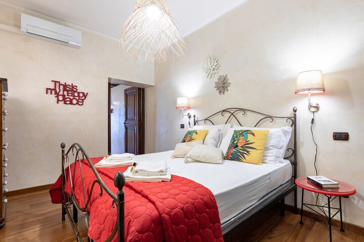 Room 4 of 22