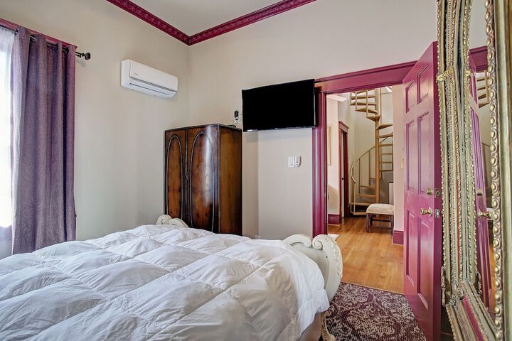 Room 28 of 82