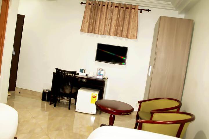 Room 6 of 62