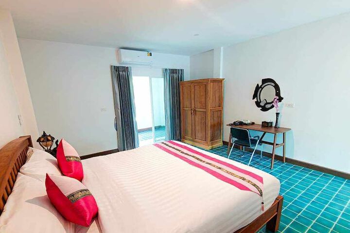 Room 10 of 20
