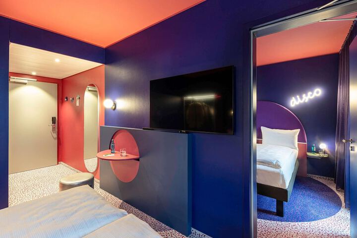 Room 8 of 65