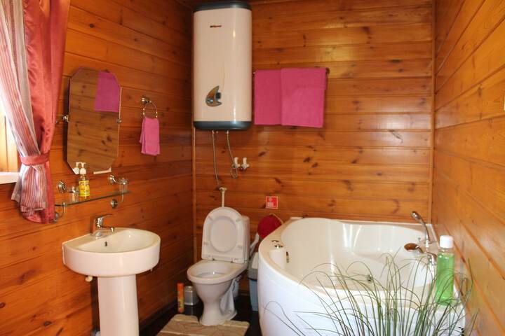 Room 5 of 18