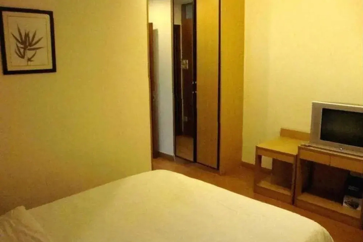 Room 3 of 10