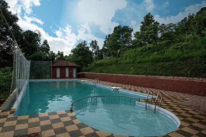 Hotel with Pool