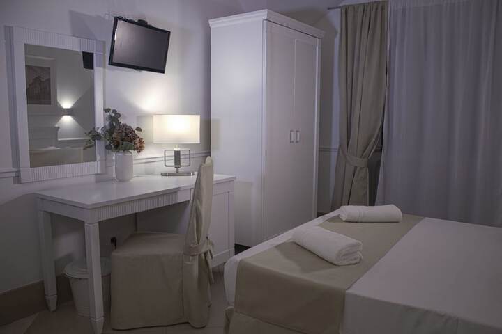 Room 16 of 34