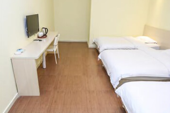 Room 8 of 8