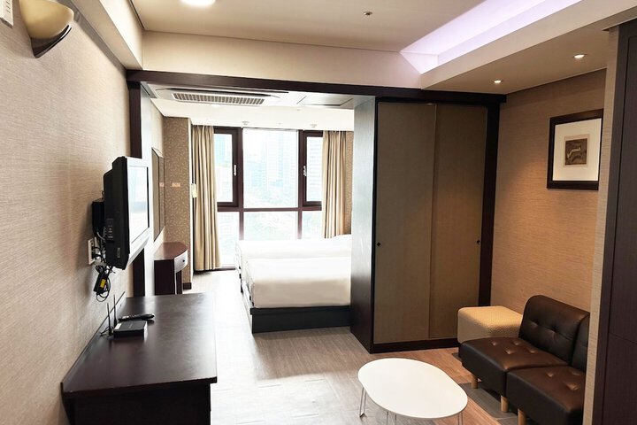 Room 18 of 77