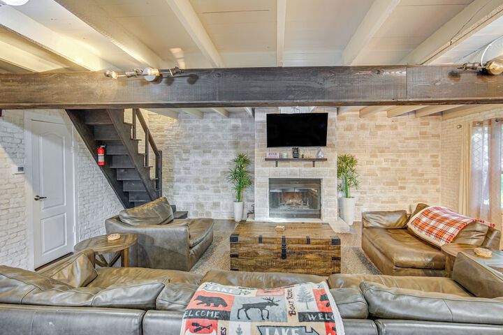 Game Room Trails! 30-acre Lakefront Streetman Gem