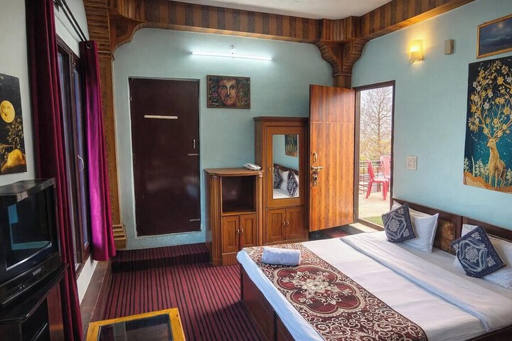 Room 4 of 31