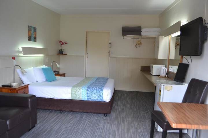 Room 5 of 27