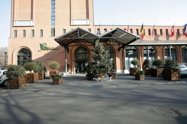 Hotel Exterior 67 of 74