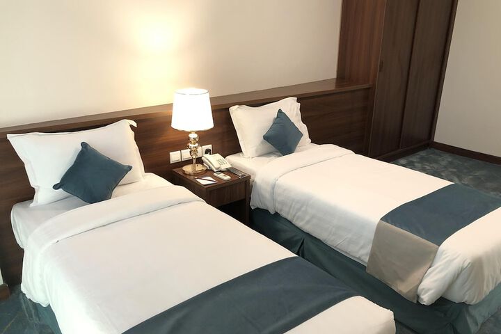 Room 11 of 20