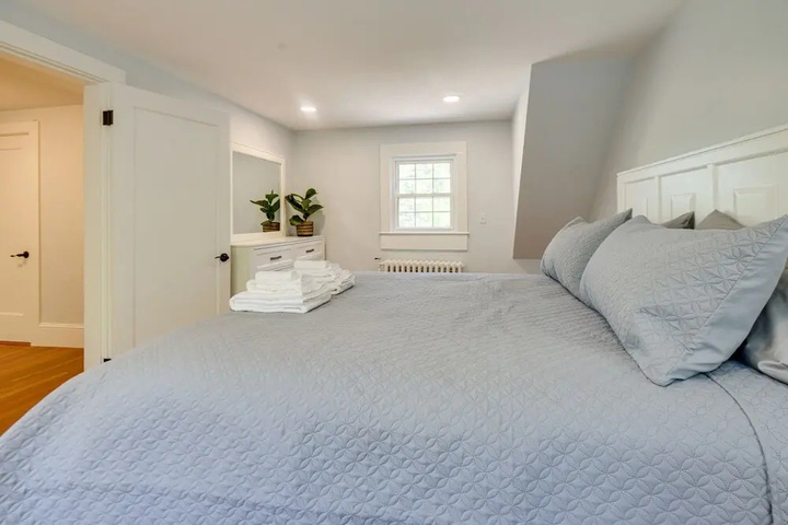 Room 4 of 15